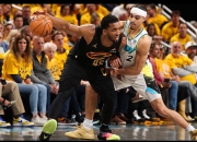 米兰体育-步行者横扫骑士，晋级东部半决赛斩径