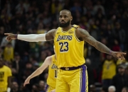 米兰百家乐-开拓者主场惨败湖人，詹姆斯28分