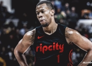 米兰体育下载-开拓者不敌老鹰，胡德表现出色