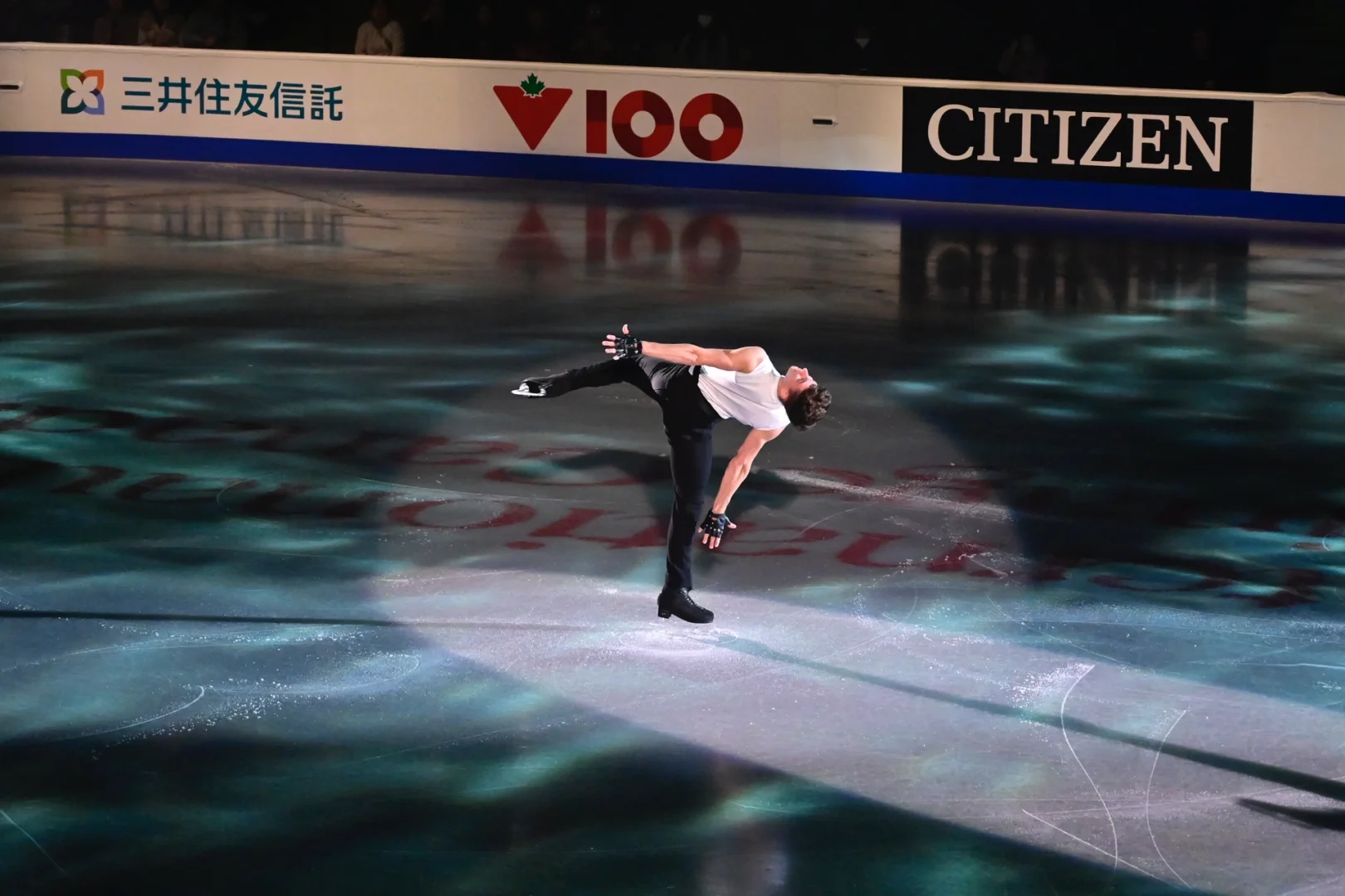 加拿大滑板选手在比赛中展现实力 加拿大滑板选手在比赛中展现实力