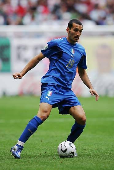 白俄罗斯国家队队员凭借攻守兼备，锁定淘汰赛资格的简单介绍