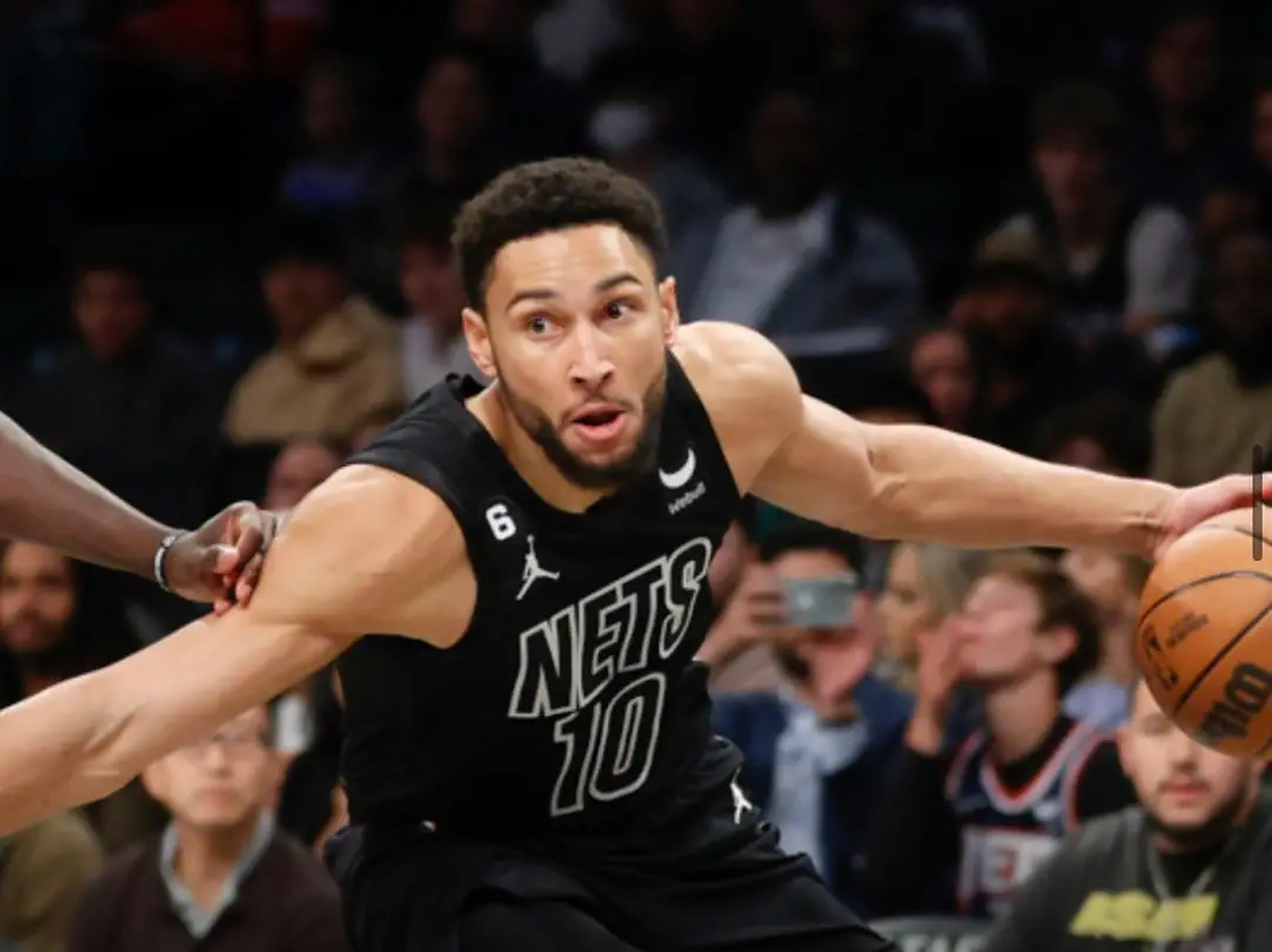 意大利男篮绝杀国王，西蒙斯爆发神勇