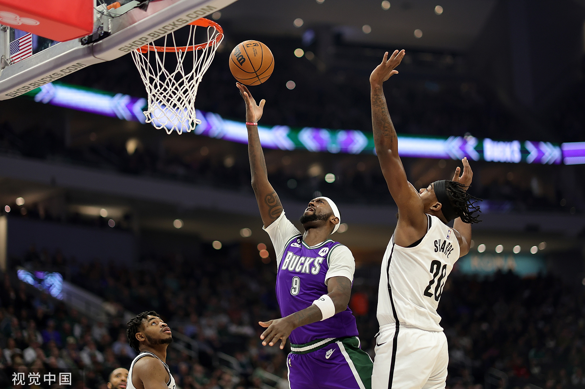 雄鹿击败篮网，继续保持不败