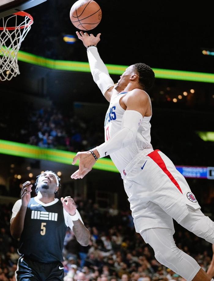 关于快船绝杀灰熊，保持不败气焰的信息