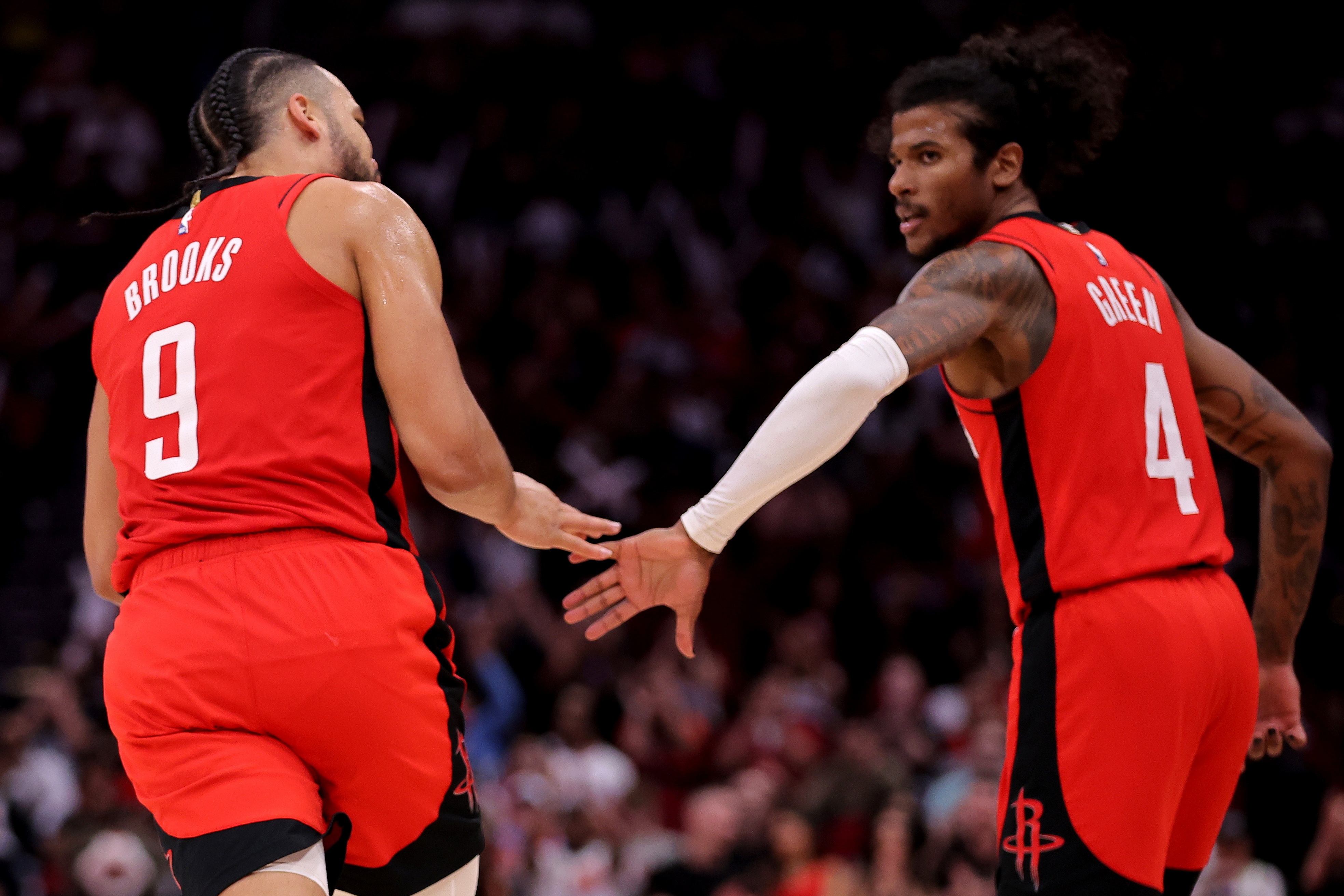 76人客场胜尼克斯,喜获两连胜 76人客场胜尼克斯,喜获两连胜