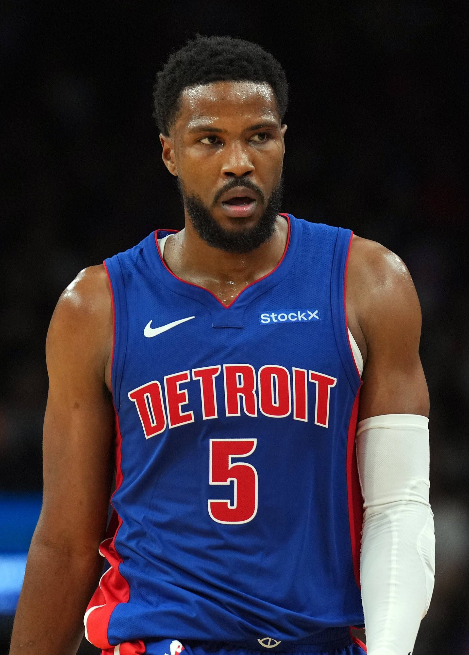 尼克斯击败雄鹿取得四连胜 尼克斯击败雄鹿取得四连胜