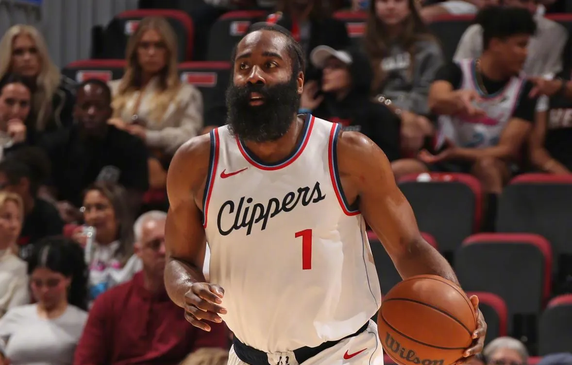 骑士主场大胜灰熊,保持领先 骑士主场大胜灰熊,保持领先